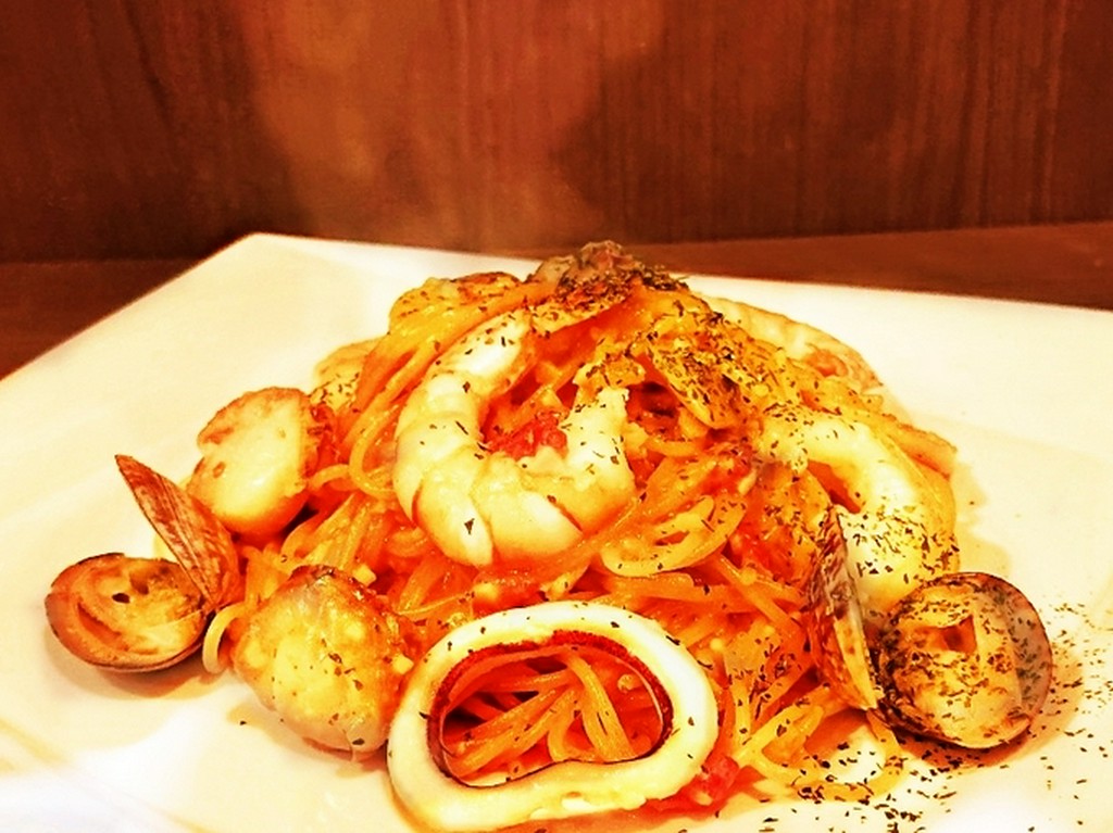 魚介のトマトクリームパスタ