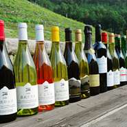 沖縄サミットで使用された
シェフの地元足利市のココファームワイナリーのワインや
伊勢サミットで使用された
甲州ワイン勝沼醸造のワインも数量限定で取り揃えております。
 