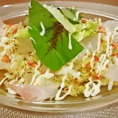 釣り好きの店主が釣り上げた鮮魚を使った、日替わりの料理も。