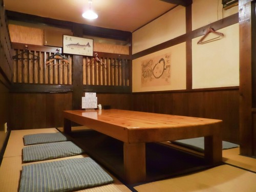 2Fの座敷(堀ごたつ)です。ほぼ個室としてご利用いただけます