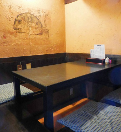 1Fの半個室の座敷(堀ごたつ)のお席です