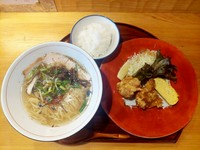 ・半らーめん(塩 又は 醤油)
・唐揚げ
・出汁巻玉子
・ご飯

※ラーメンの普通盛りは+220円です。
※ラーメンの変更は、各種単品の差額にて変更可能です。