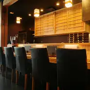 一人でも気軽に来店可能なカウンター席は、5名まで利用できます。