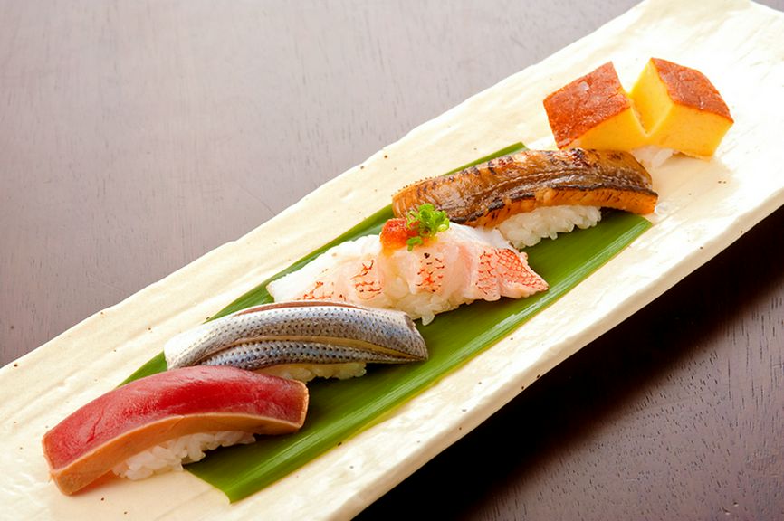 天然もののネタのみを使用し、養殖魚は一切使用しない