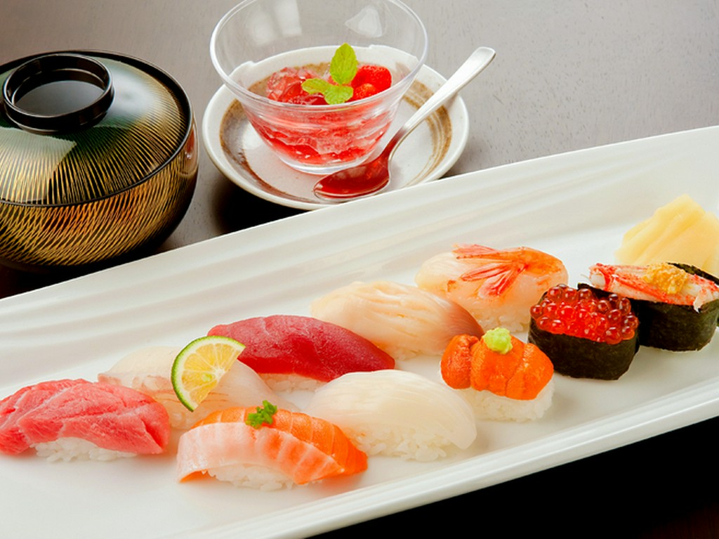 その時期一番おいしいネタを楽しむ　『おまかせ握り　月』