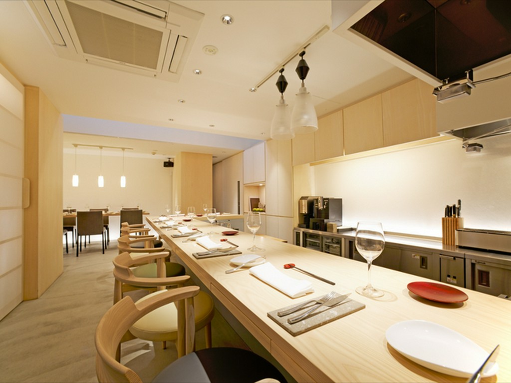 白とベージュを基調としたオシャレ感あふれるくつろぎの場所