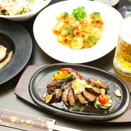 豊富なメニューから自由に選べる「食べ放題プラン」が充実。肉・魚料理からデザートまで、一品一品丁寧につくられた料理が種類豊富に並びます。好みの料理で自分だけのオリジナルディナーを満喫！
