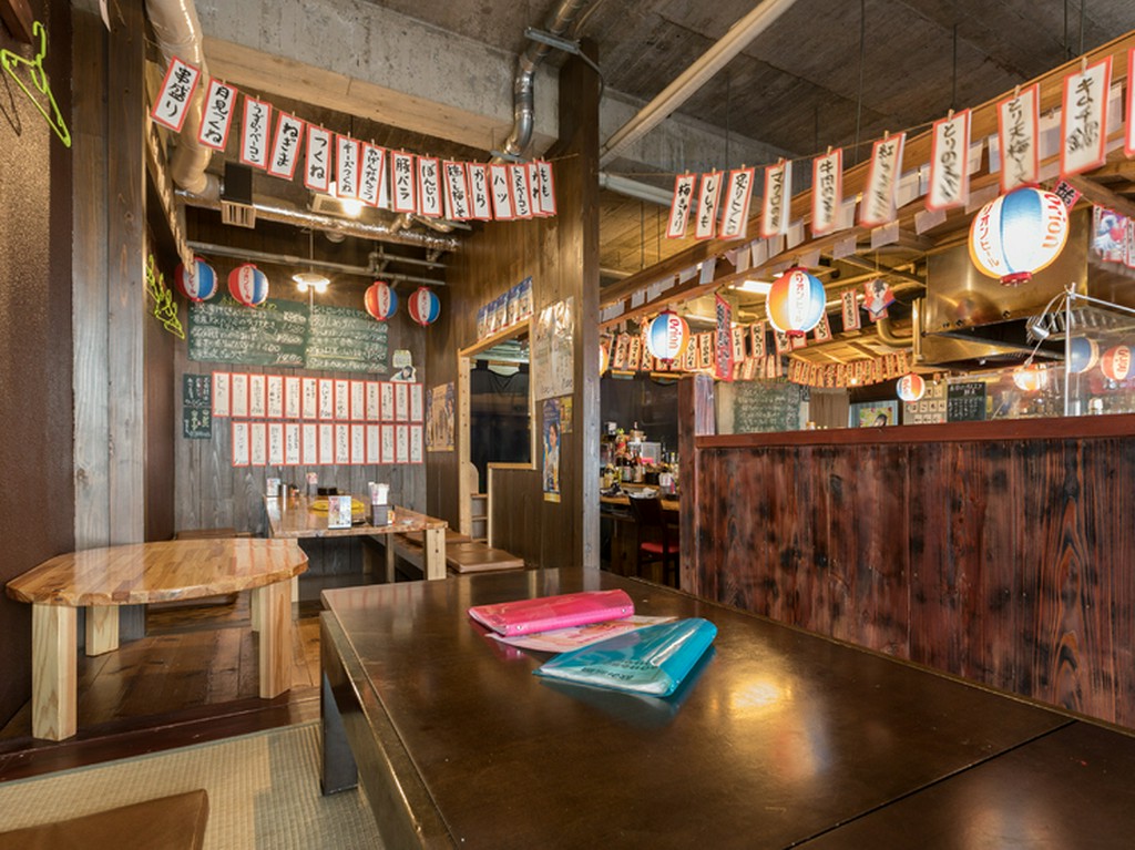 ゆったりとした掘りごたつ式座敷があり、正座が苦手な人でも安心