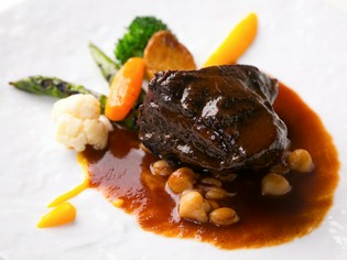 『黒毛和牛ホホ肉　高級赤ワイン（グラヴェッロ）煮込み』