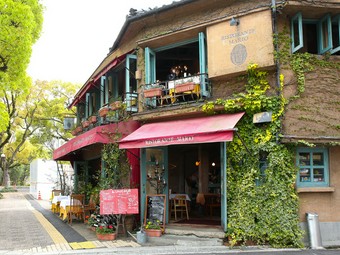 女性同士で気軽にランチ。非日常的な優雅な時間を