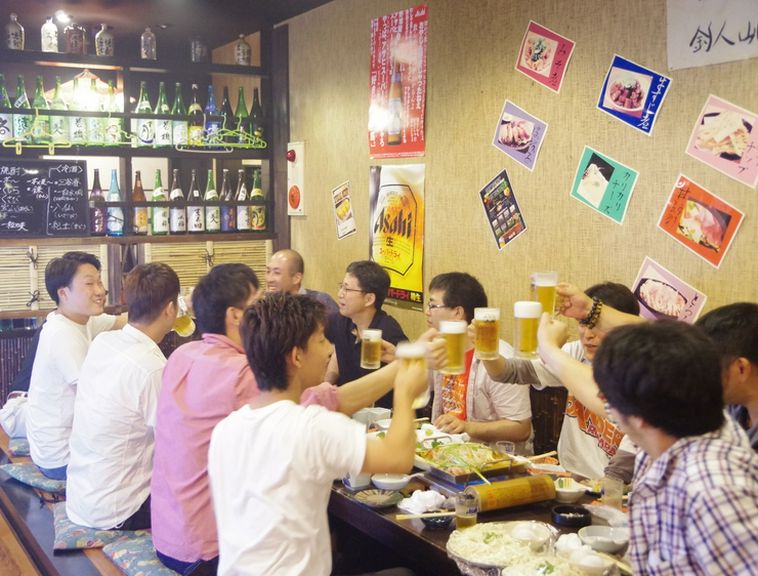 冷えたビールで乾杯！　大人数で盛り上がれば美味さ格別