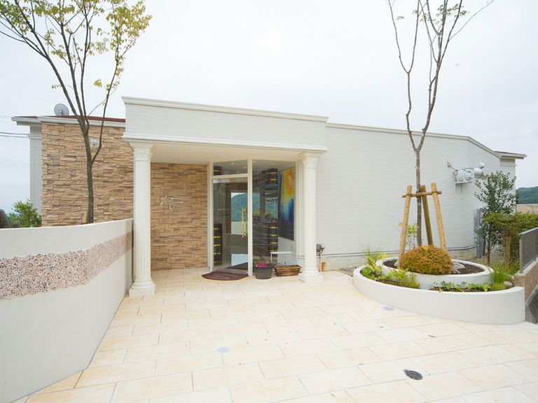 店の横につくったハーブ園から取った、フレッシュなハーブを使用