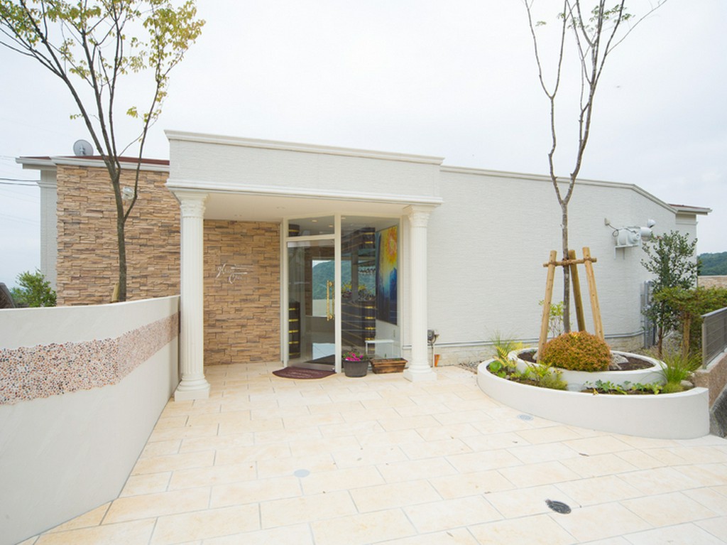 店の横につくったハーブ園から取った、フレッシュなハーブを使用