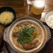 厳選されたお肉は、旨味のしっかりとした豚肉を使用しています。カツオ、昆布、サバ節、イリコを使用した【厨 らぱらぱ】基本のお出汁でさっと煮つけ、玉子でとじた逸品。お酒との相性も抜群です。