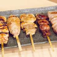 限られた量しか入荷できない、鳥取県産「大山鶏」や、新鮮な食材を豊富に使用しています。上質な鶏の、弾力ある食感や、溢れ出る肉汁、食材が織りなす絶妙なハーモニーを楽しめます。