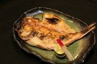 高級魚である金目鯛を贅沢な干物で。上品で繊細な身はお酒に合うこと間違いなしです。