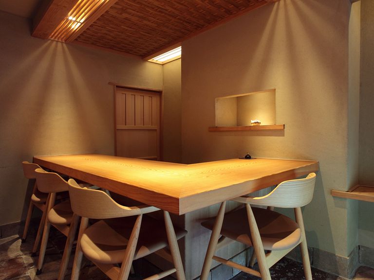 接待にもふさわしい個室は、2〜5名で利用可