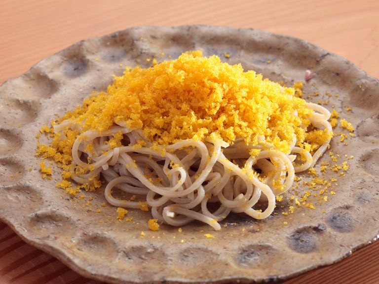 定番の一品。シンプルに塩けで味わう絶品の『カラスミそば』