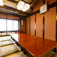 2階には最大20人まで収容可能な宴会場を用意。『宴会コース』は予算に応じたプランを提案してくれます。料理の内容の相談も可能ですので、気になった方はご連絡をおすすめします。