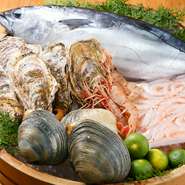 『旬魚』は、仕入れによって内容を変え、四季折々の美味しいものをご提供しております。海に面していない長野県だからこそ、海の幸の美味しさには徹底的にこだわりました。