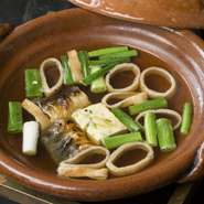 贅沢に、鰻やその時々の食材と頂く『う鍋』は、他ではなかなか味わう事の出来ない逸品です。
