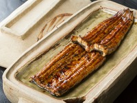 全国各地から取り寄せ、丁寧に仕上げた『天然鰻の蒲焼』