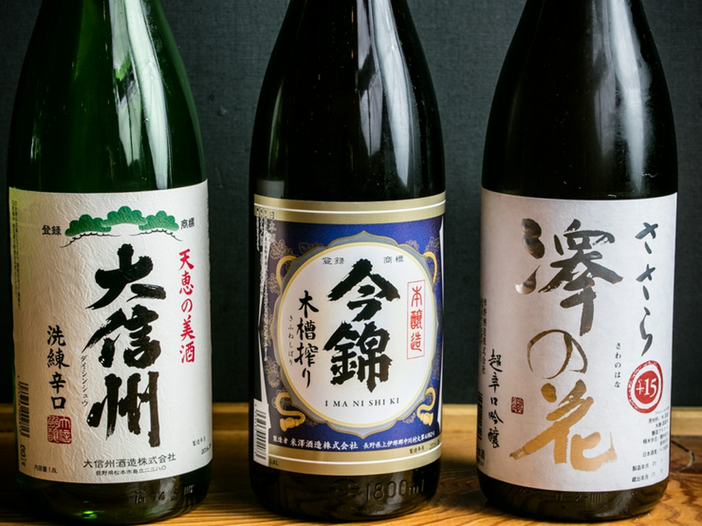 地元である信州の地酒が呑み比べできる