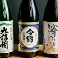 【さかなや】は長野県松本市にあるお店。お店を直営している酒店から信州の地酒を仕入れています。松本の大信州・洗練辛口、諏訪の真澄・辛口ゴールド、佐久の澤の花・さらら、中野の勢正宗・純米など。