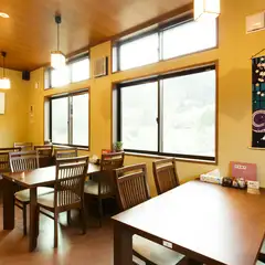 旬の食材がたっぷりと使われた御膳で、会話にも花が咲く