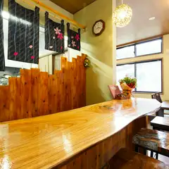 無垢材を使用した、温かみのあるインテリアはホッとできる空間