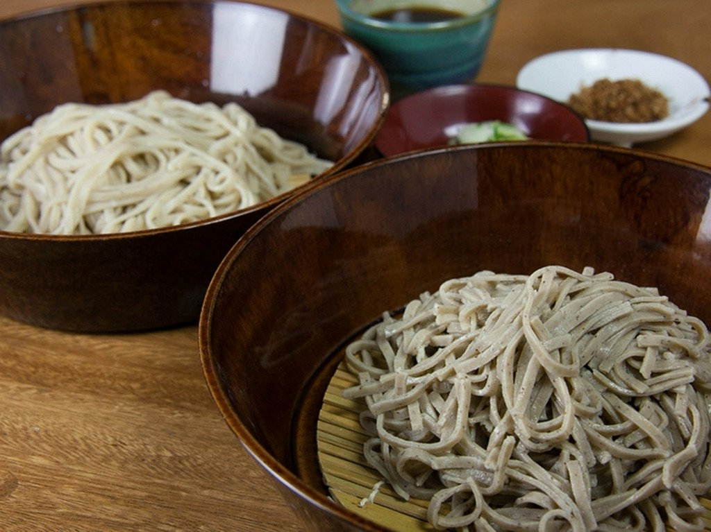 求めるお蕎麦によって種類が選べる『黒杜そばと白杜そば』