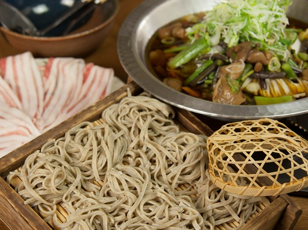 信州産の素材とお蕎麦を一緒に食べる『信州まるごと鍋』