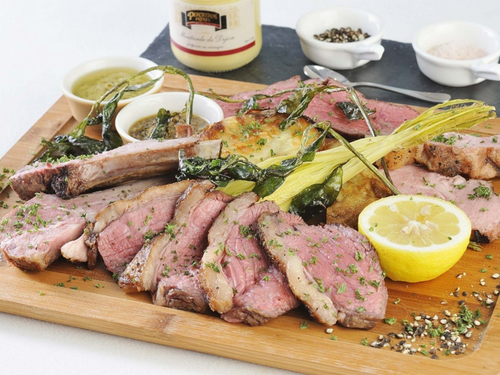 専用のグリラーとロースターで4種類のお肉を焼き上げる、贅沢な盛り合わせ『ロースト＆グリルプラッター』