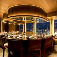 大切なゲストの接待や会食に豪華な食材を盛り込んだディナーコースやラグジュアリーな空間が喜ばれます。日本の最高級食材に関心のある海外ゲストにもおすすめです。

