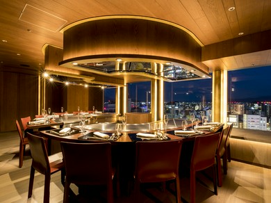 国内外のゲストをもてなす豪華な食材づくしの鉄板焼