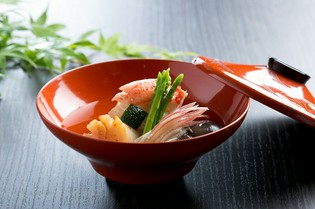 季節感を演出した店主渾身のひと椀『煮物椀』
