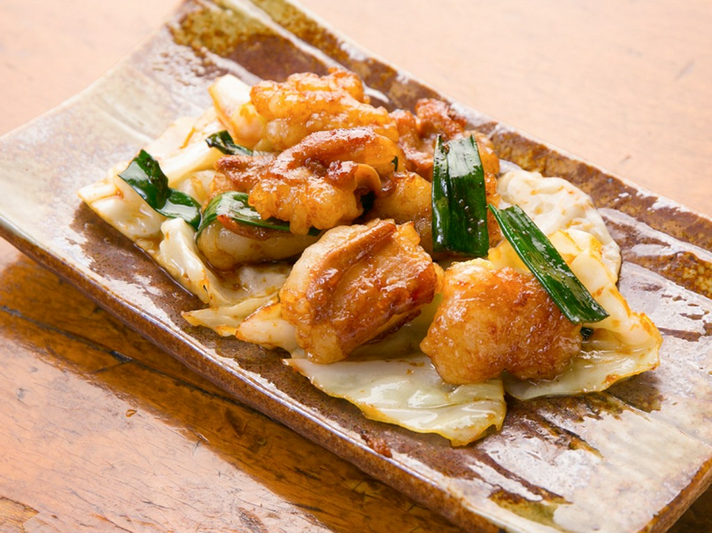 家族みんなで楽しめる、ぷりっぷりの『ホルモン焼き』