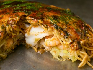 お好み焼に合うように、専用でつくった濃厚なオリジナルソース