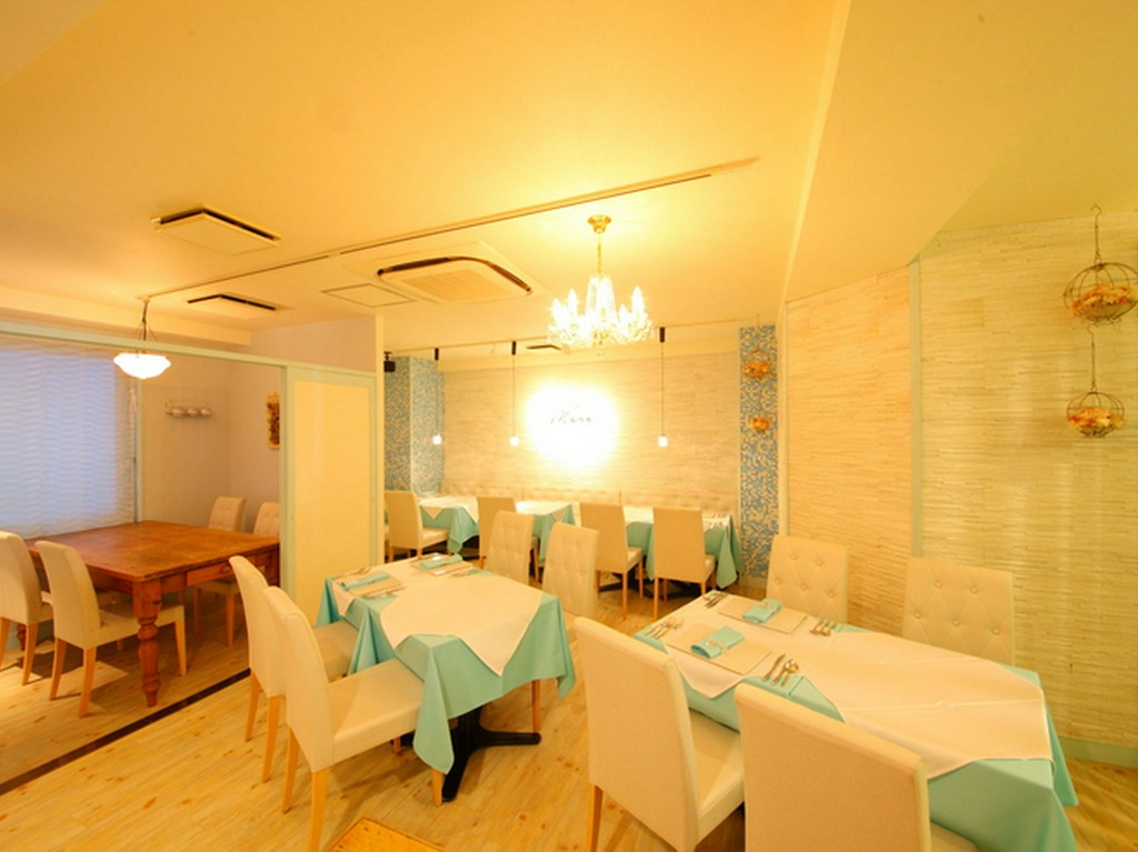 幸せを感じていただける、おしゃれで開放的な空間が広がる店内