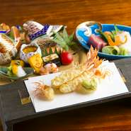 天婦羅の持つ力強さと、日本料理の持つしなやかさを兼ねそなえた逸品揃い。優れた素材の魅力を余すところなく味わえる、コース料理の花形です。