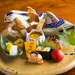 月替わりで提供されるバラエティ豊かな『前菜』