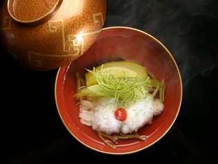 季節感を大切に、優しい味に仕上げた日本料理の華『煮物椀』