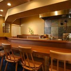 デートや記念日の会食におすすめ。洗練された和の空間