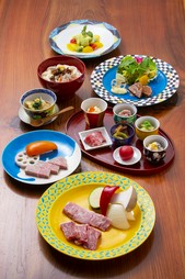 岡崎牧場の近江日野牛を、創作懐石と炭火焼で味わえるコースです。