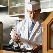 「また来るねー」「美味しかったよ」お客様がご帰宅をする時に、笑顔でこうしたお言葉をもらえることは何よりの喜びです。お客様の笑顔を一度はお作りすることを大切にしています。