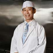 当店はアットホームな空間で、お客様が居心地よく過ごせる距離感を大切にしています。常連様の中には私との会話を楽しみにされている方も多く、多くのコミュニケーションが生まれる場になれば嬉しく思います。