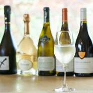 日本酒だけではなく、日本料理によく合うワインも多数揃っています。グラスワインで軽く合わせたり、シャンパーニュで乾杯をしたり。料理とワインで、いつもとは少し違うマリアージュを楽しんで。