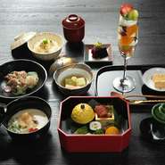 鷹峯の京野菜農家「樋口農園」の野菜を使った昼会席です。
季節の料理5品、ご飯、香物、赤出汁、水物、名物わらび餅となります。
※広間（フロアー席）でのご提供となります。