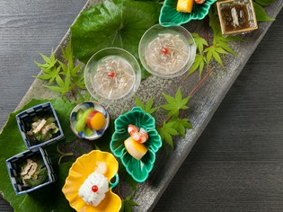 店用に、特別に栽培してもらっている野菜たちが一皿を彩る