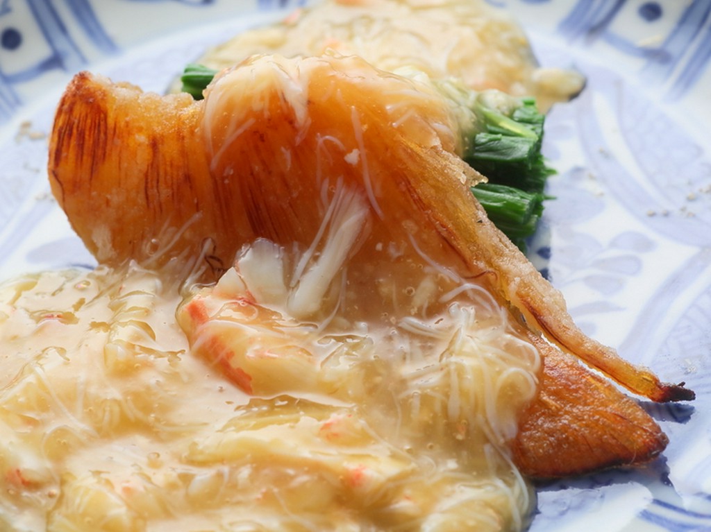 時期によって変わる「あん」も楽しみの一つ『ふかひれステーキ　水菜・毛ガニあんかけ（料理一例） 』